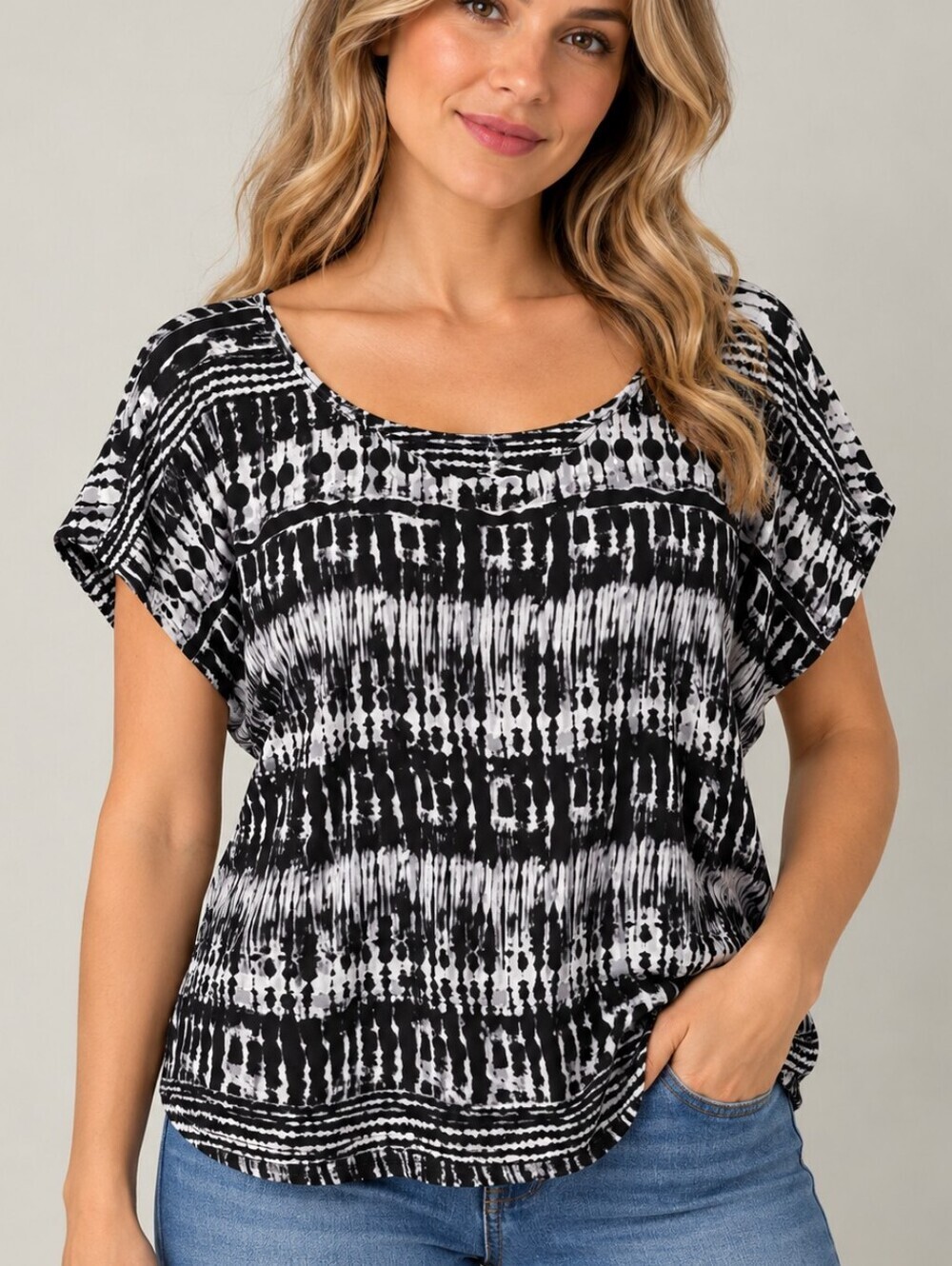 NEW LOOK Monochrome Ikat Short Sleeve Blouse NWOT